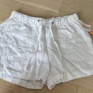 **NWT*** 100% LINEN C&C California High Waist White Shorts
